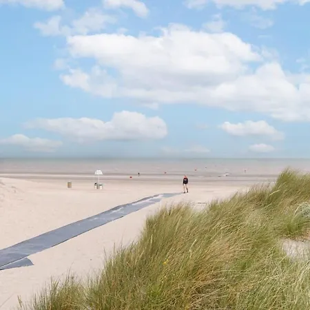 Spacious And Modern For 8 Persons With Parking In Apartamento Koksijde