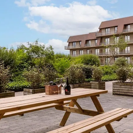 Spacious And Modern For 8 Persons With Parking In Apartamento Koksijde
